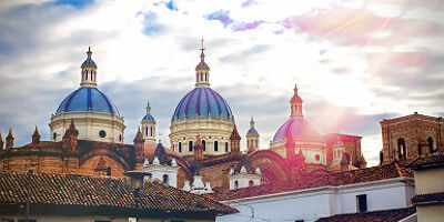 Equateur - Vue sur les dômes de la cathédrale de l'immaculée conception à Cuenca