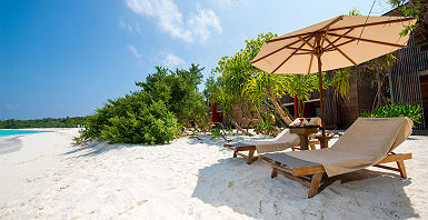 Barefoot Eco Resort - Bungalow et terrasse sur la plage