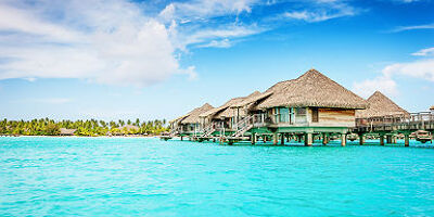 Polynésie - Vue sur les bungalows sur pilotis du Bora Bora Pearl Beach Resort