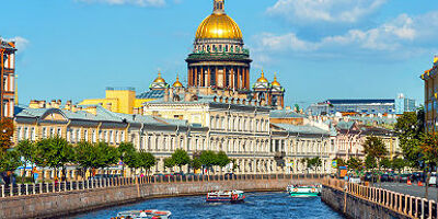 Russie - Vue sur la cathédrale 
Saint Isaac au bord de la rivière Moyka, Saint-Pétersbourg
