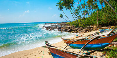 Bateaux sur une plage du Sri Lanka