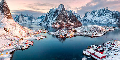 Reine en hiver, Iles Lofoten, Norvege