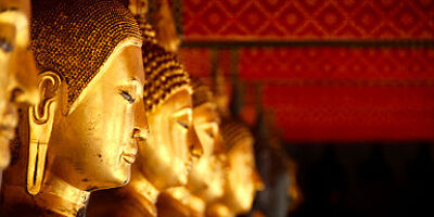 Thaïlande - Rangée de statues de bouddha dans le temple de Wat Pho, Bangkok