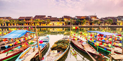 Bateaux décorés sur la rivière, Hoi An