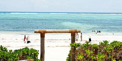 Villa Kiva Resort - Touristes profitent de l'accès privilégie à la Gonden Beach à Matemwe
