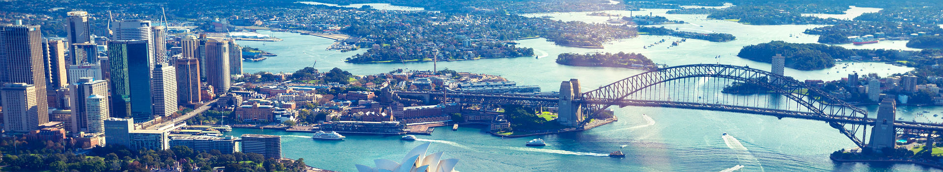 Australie - Vue le port, le pont et la maison de l'opéra de la ville de Sydney