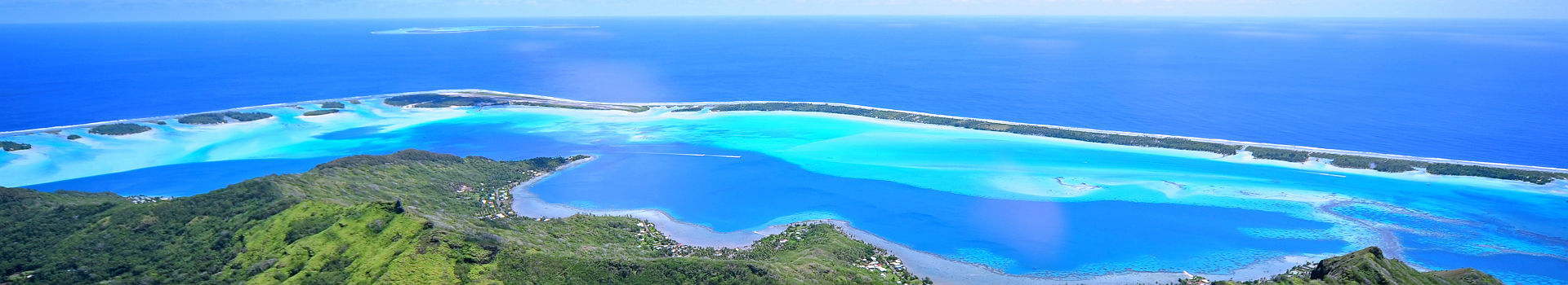Polynésie Française - Vue aérienne sur l'île Bora Bora