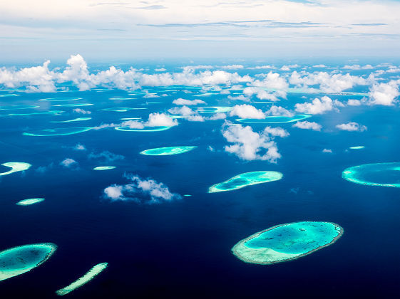 Vue aérienne des Maldives dans l'Océan Indien