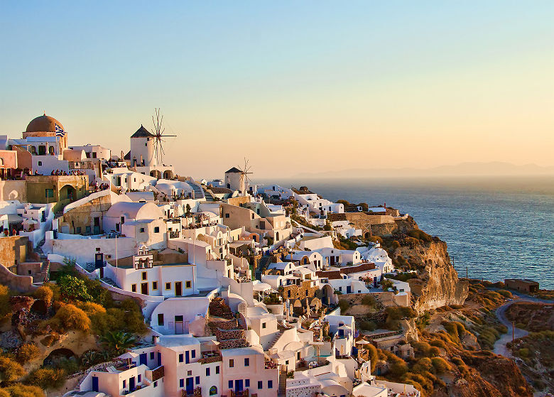 Grèce - Vue sur la ville d'Oia à Santorini
